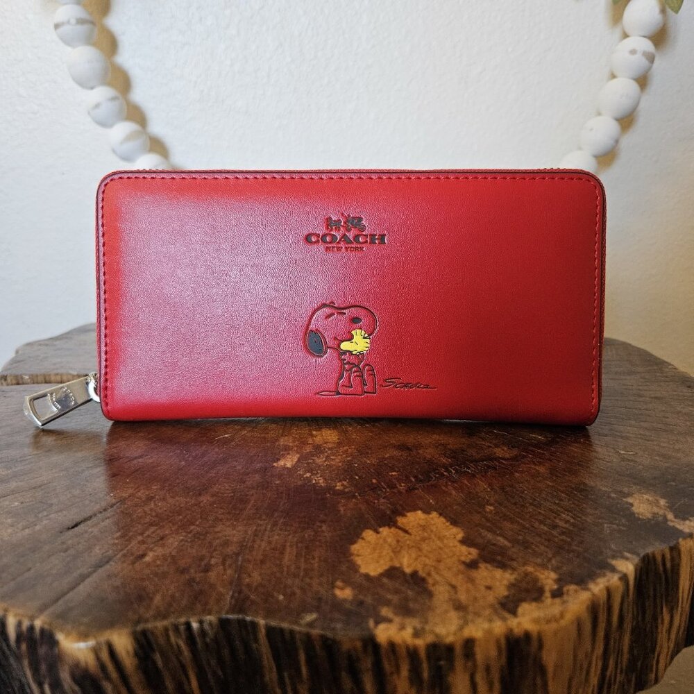 Coach x Peanuts Snoopy Wallet Red Vermillion F53773 Zip Around NWT Woodstock - Picture 14 of 16